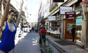 Segundo analistas, comércio apresenta sinais de melhora, mas indústria continua em alerta no Brasil