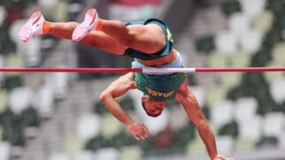 Thiago Braz faz sua melhor marca no ano e ganha bronze no salto com vara