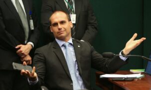 O deputado federal reeleito Eduardo Bolsonaro (PL-SP) disse nesta segunda-feira (3) que vai começar a coletar assinaturas ainda nesta semana para criar uma CPI (Comissão Parlamentar de Inquérito) dos institutos de pesquisa