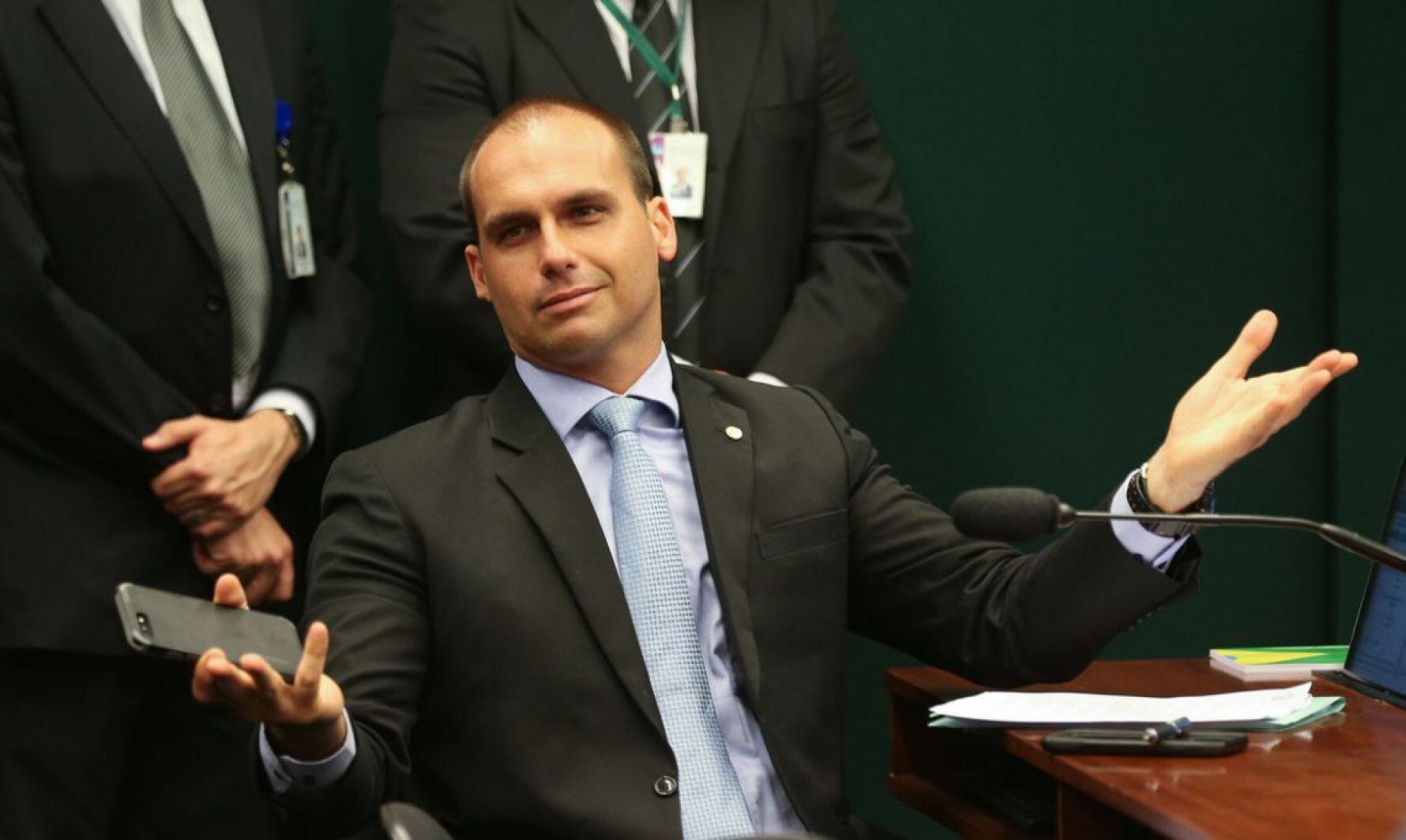 O deputado federal reeleito Eduardo Bolsonaro (PL-SP) disse nesta segunda-feira (3) que vai começar a coletar assinaturas ainda nesta semana para criar uma CPI (Comissão Parlamentar de Inquérito) dos institutos de pesquisa