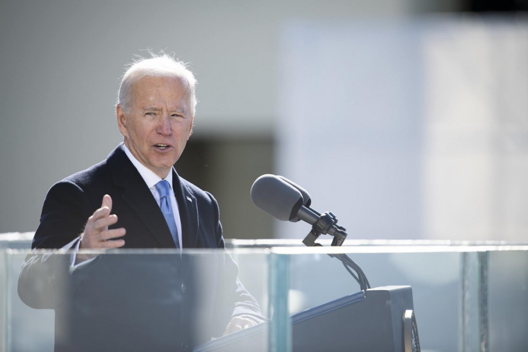 Novo plano de Biden exigir&aacute; vacinas contra covid-19 ou testes