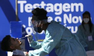 No mesmo período, também foram notificados 13.957 novos diagnósticos da doença, totalizando agora um acumulado total de 20.364.099 casos de infecção desde o início da pandemia