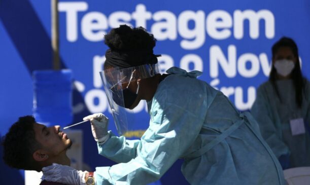 No mesmo período, também foram notificados 13.957 novos diagnósticos da doença, totalizando agora um acumulado total de 20.364.099 casos de infecção desde o início da pandemia