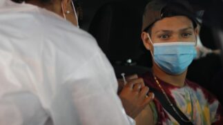 A Prefeitura de Ribeir&atilde;o Pires iniciou nesta quarta-feira (18) a vacina&ccedil;&atilde;o de adolescentes com mais de 15 anos contra a Covid-19