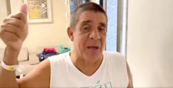 Zeca Pagodinho agradece apoio e defende vacinação após internação por Covid