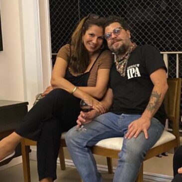 'Se espalha na alma feito alergia', Carla Daniel sobre a morte do marido, o publicitário Sérgio José Coutinho Stamile. Ela questionou a segurança do Parque em que ele foi encontrado morto.