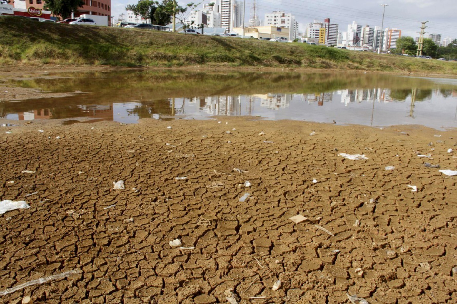 Lagoa seca em Salvador, Bahia