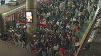 Plataformas ficam lotadas por conta de paralisação em linhas de trens metropolitanos (arquivo)