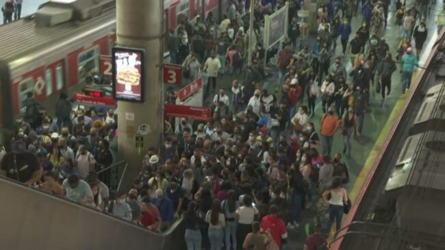 Plataformas ficam lotadas por conta de paralisação em linhas de trens metropolitanos (arquivo)