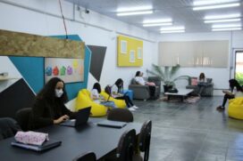 Adolescentes participam de Feira de Profissões online