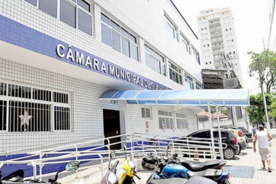 Vereadores trabalham uma vez por semana e têm dois recessos