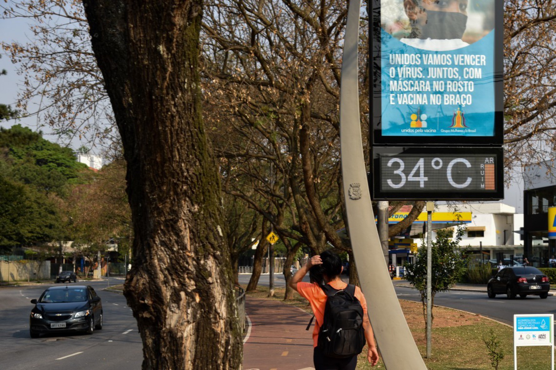 De acordo com o Climatempo, esta já é a quarta onda de calor do ano, e está associada a uma área de alta pressão na média atmosfera, que atuará como um bloqueio atmosférico