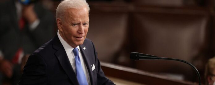 Porta-voz político do presidente Biden informou que ele ligou para Clinton, que está internado na UTI.