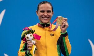 A pernambucana Maria Carolina Santiago garantiu o ouro na prova de 100 metros livre da classe S12 (deficiência visual)