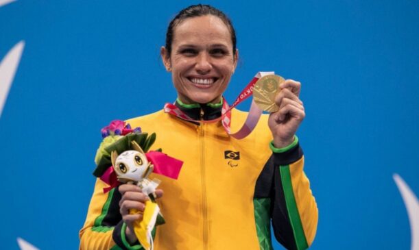 A pernambucana Maria Carolina Santiago garantiu o ouro na prova de 100 metros livre da classe S12 (deficiência visual)