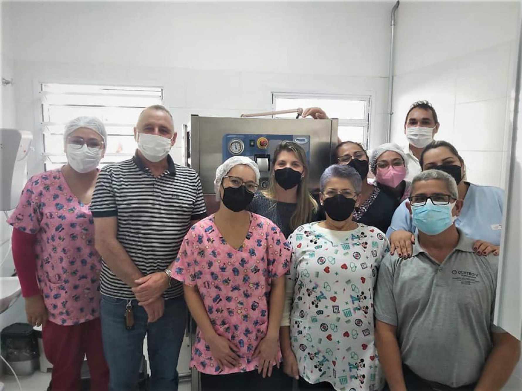 Equipe da Secretaria da Saúde de Igaratá agora conta com um equipamento chamado autoclave; ele serve para esterilizar materiais