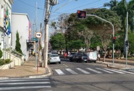 Novo sinalizador com temporizador; objetivo é evitar acidentes e organizar o trânsito na região central
