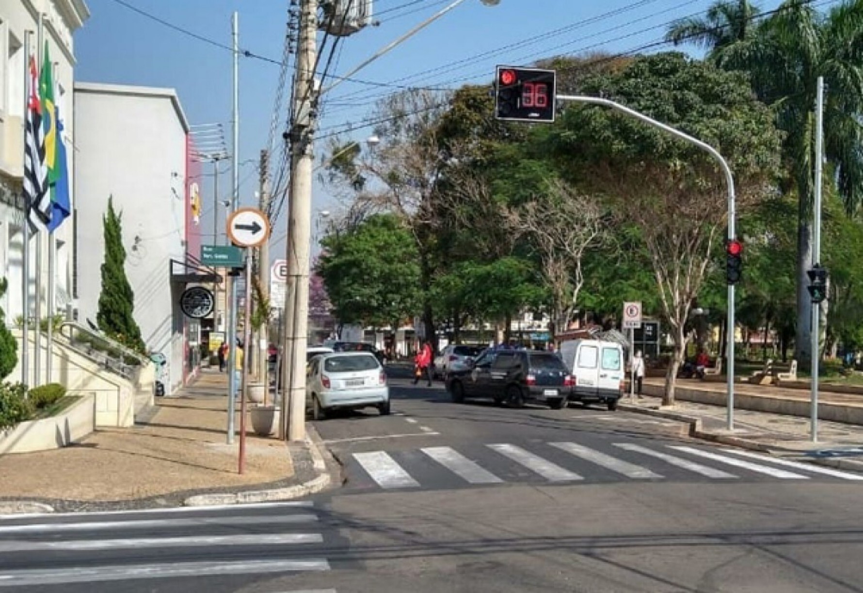 Novo sinalizador com temporizador; objetivo é evitar acidentes e organizar o trânsito na região central