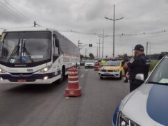 Barreira sanitária impede entrada de vans irregulares em Santos