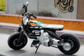 Concept CE 02 reserva espaço para levar objetos na parte de baixo. É possível prender um skate e usá-lo como apoio para os pés