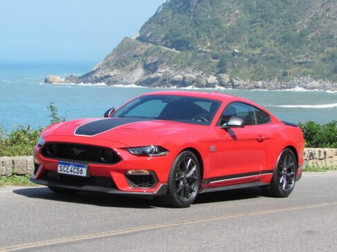 Lançado em 1964, Mustang se tornou um símbolo de esportividade, originando até um gênero de veículos – os chamados "pony cars"