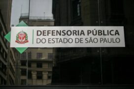 Fachada da sede de prédio da Defensoria Pública, no centro da cidade de São Paulo
