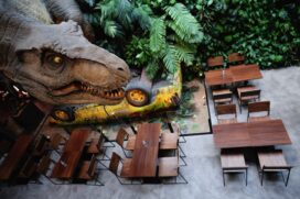 A Jurassic Park Burguer, inspirada no filme de Steven Spielberg, não era a primeira ideia de negócio do dono, que queria uma loja