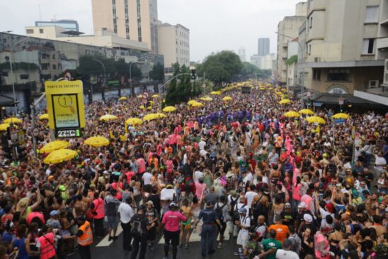 A orientação médica para aproveitar o Carnaval com segurança envolve medidas simples