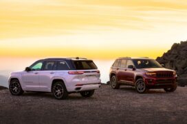Grand Cherokee de quinta geração incorpora motor híbrido plug-in