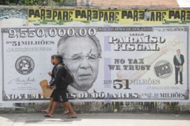 Foto de Paulo Guedes estampa nota de 9,5 milh&otilde;es de d&oacute;lares na avenida Faria Lima