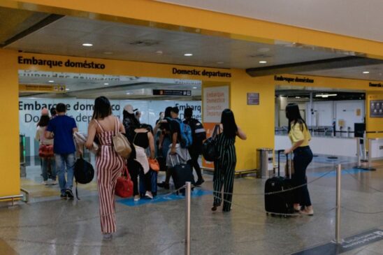 O Terminal 3, de voos internacionais, é o mais disputado pelos golpistas por concentrar estrangeiros, que dão ofertas em dólar ou euro