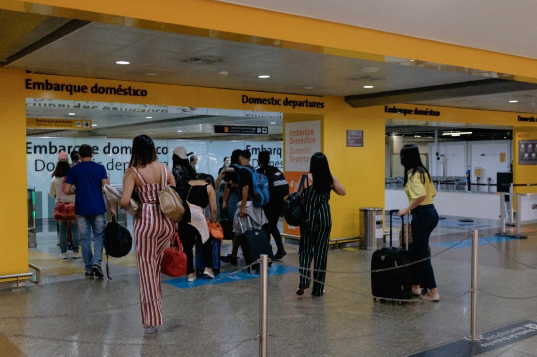 O Terminal 3, de voos internacionais, é o mais disputado pelos golpistas por concentrar estrangeiros, que dão ofertas em dólar ou euro