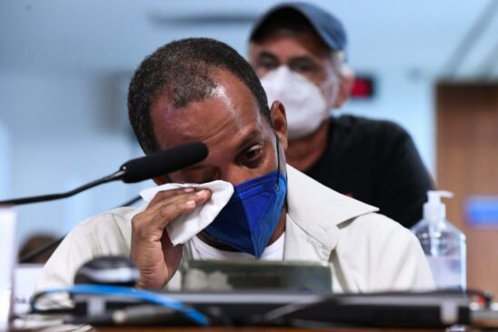 Taxista Márcio Antônio do Nascimento da Silva relata aos senadores que perdeu a irmã e o filho Hugo na CPI PANDEMIA