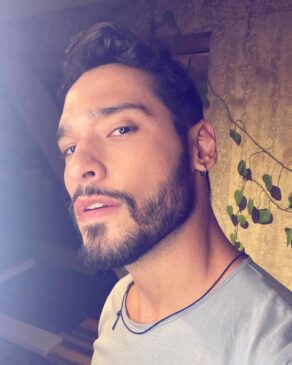 'Muito mais maduro' Bruno Fagundes, ao falar sobre sua volta as novelas após sete anos fora do ar.