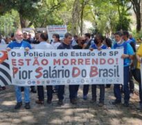 Policiais manifestam contra reajuste salarial em SP