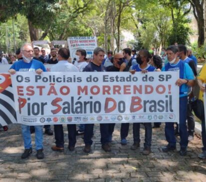 Policiais manifestam contra reajuste salarial em SP