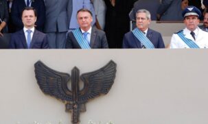 Bolsonaro participa da comemoração ao Dia do Aviador e da FAB