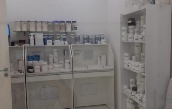 Farmácia de Sorocaba é interditada após encontro de insumos vencidos e substâncias de venda proibida