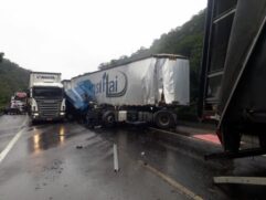 O acidente ocorreu no km 347, na pista sentido Curitiba da rodovia Régis Bittencourt