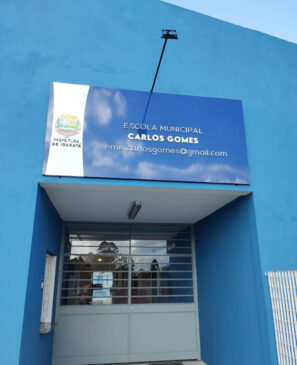 Escolas municipais de Igaratá recebem placas de identificação