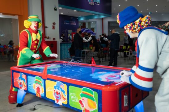 Central Plaza Shoppig conta com três novos brinquedos da dupla de palhaços