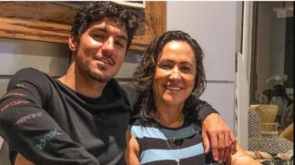 Gabriel Medina e a mãe