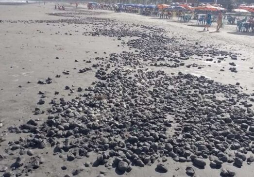Bolas de lama intrigam moradores de Peruíbe