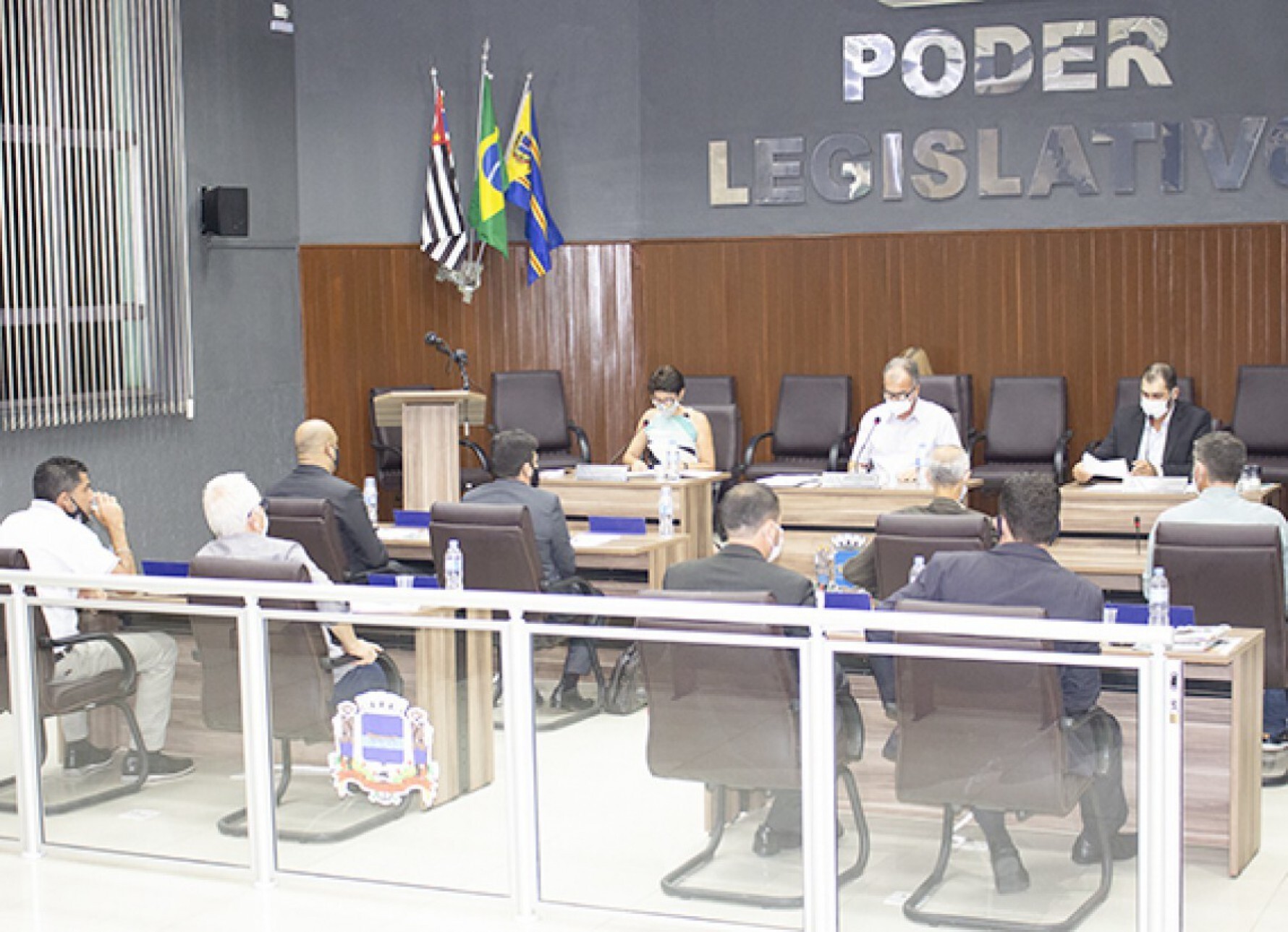 A sessão não contou com a presença do vereador José Queiroz da Rocha (Coquinho/MDB), internado com Covid-19. Segundo familiares, "o vereador já recebeu as duas dose da vacina e se recupera bem".