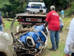 Motor do avião da Marilia Mendonça que estava em mata fechado foi resgatado no início da tarde desta segunda-feira