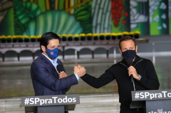 O prefeito de SP, Ricardo Nunes, e o governador João Doria, durante coletiva no Palácio dos Bandeirantes