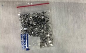 Diamantes encontrados em cinto de idoso no Aeroporto de Guarulhos
