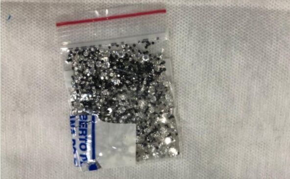 Diamantes encontrados em cinto de idoso no Aeroporto de Guarulhos