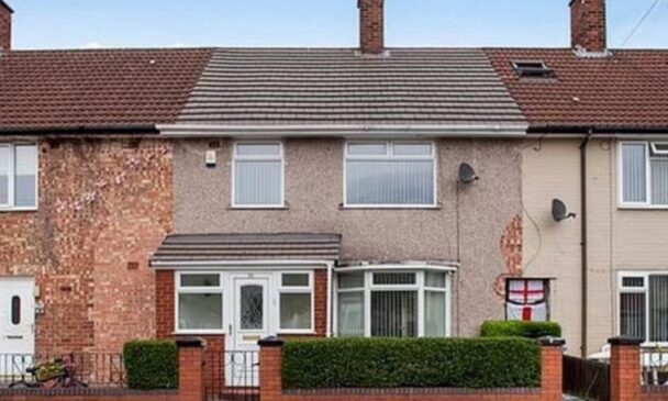 A casa da inf&acirc;ncia de George Harrison est&aacute; sendo leiloada por cerca de R$ 1,16 milh&atilde;o