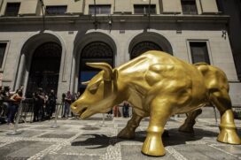 A peça, diz a B3, "simboliza o mercado financeiro e a força do povo brasileiro". O número de investidores na Bolsa avançou nos últimos meses, mas ainda representa uma parcela pequena da população. Em outubro, a B3 atingiu a marca de 4 milhões de contas de